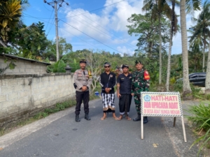 Kawal Upacara Keagamaan, Babinsa Koramil Nusa Penida Tunjukkan Kontribusi Dan Pelayanan  Kepada Masyarakat