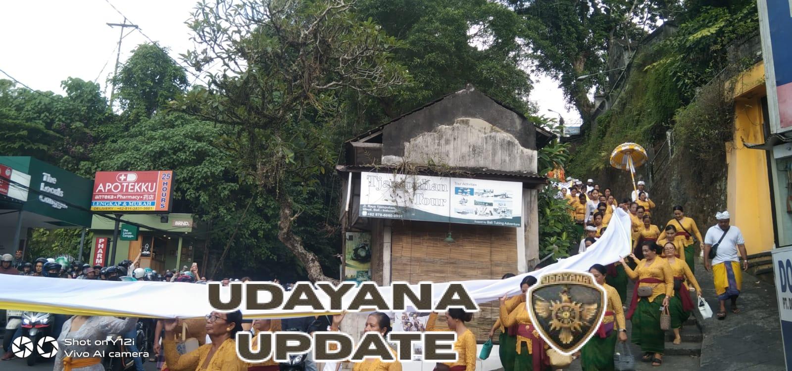 Rekayasa Arus Lalu Lintas, Babinsa Ubud Pastikan Prosesi Melasti Berjalan Lancar