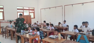 Babinsa Koramil 1627-01/Ba’a Kawal Program Makanan Bergizi Gratis di Rote Ndao