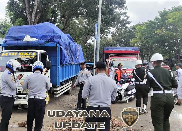 Babinsa bersama Personel Gabungan Upaya Tingkatkan Keamanan dan Keselamatan Lalu Lintas Kota Denpasar