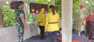 Pelestarian Tenun Ikat Kapokale Dukung Kemanunggalan TNI-Rakyat di Kecamatan Ndona