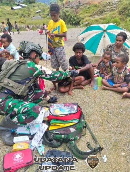 Satgas Yonif 743/PSY Tebarkan Kasih dan Sehat di Pedalaman Papua