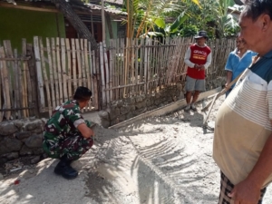 Babinsa dan Pemerintah Desa Tangga Tingkatkan Semangat Gotong Royong Bersama Masyarakat