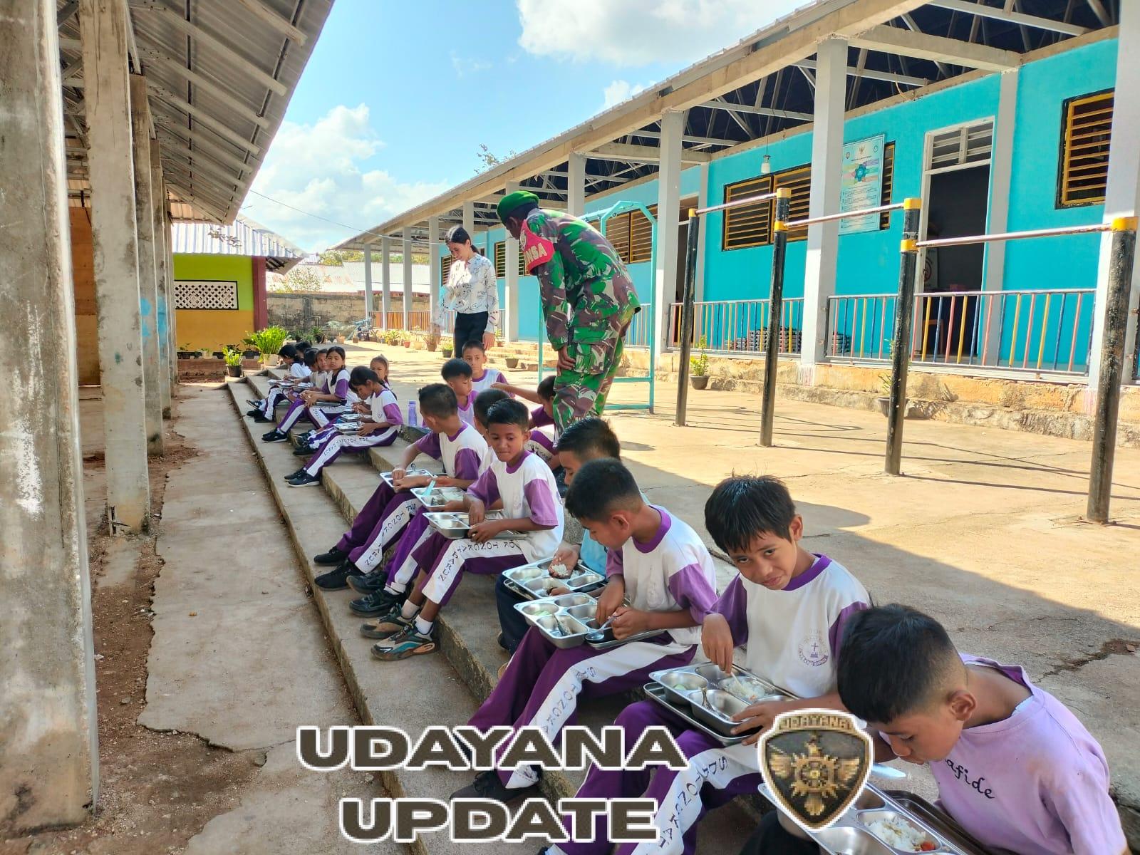 Wujud Peduli Generasi Muda, TNI Bersama MBG Salurkan Makanan Sehat di Pantai Baru