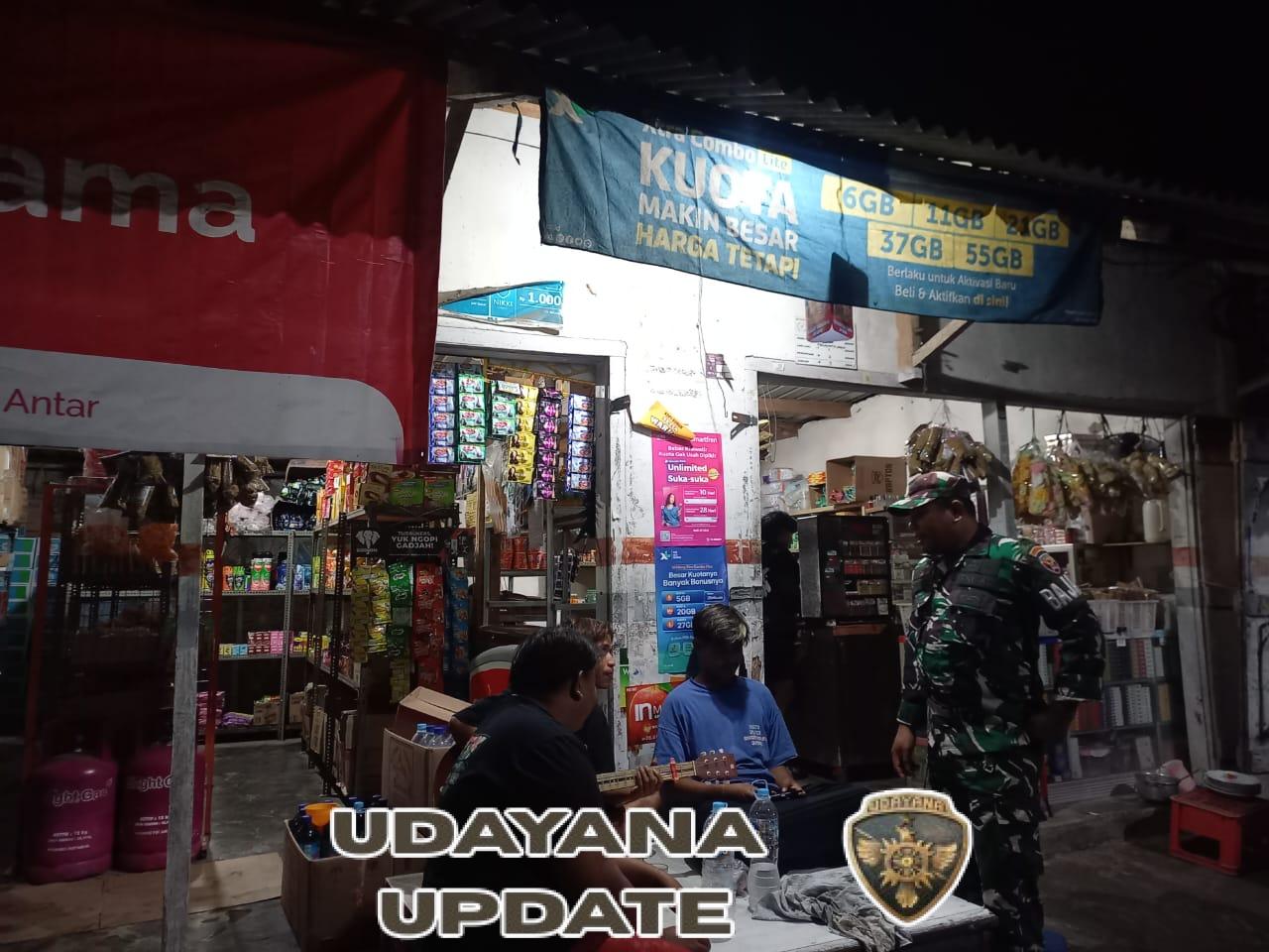 Babinsa Koramil 1628-02/Sekongkang Laksanakan Patroli Malam Jaga Kamtibmas