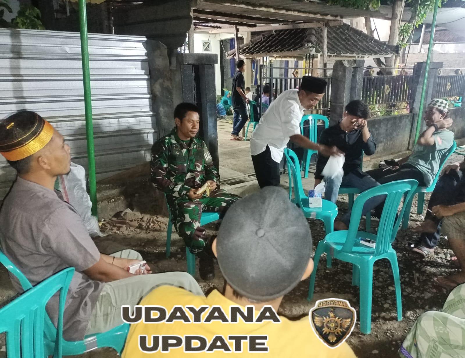 Babinsa Koramil 1628-03/Seteluk Gelar Patroli Malam dan Sosialisasi Sembako Murah.