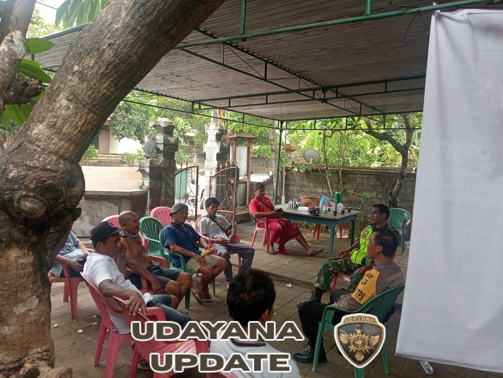 Babinsa Sambirenteng dan Bhabinkamtibmas melaksanakan komunikasi Sosial untuk mendengarkan aspirasi serta Kebutuhan desa adat