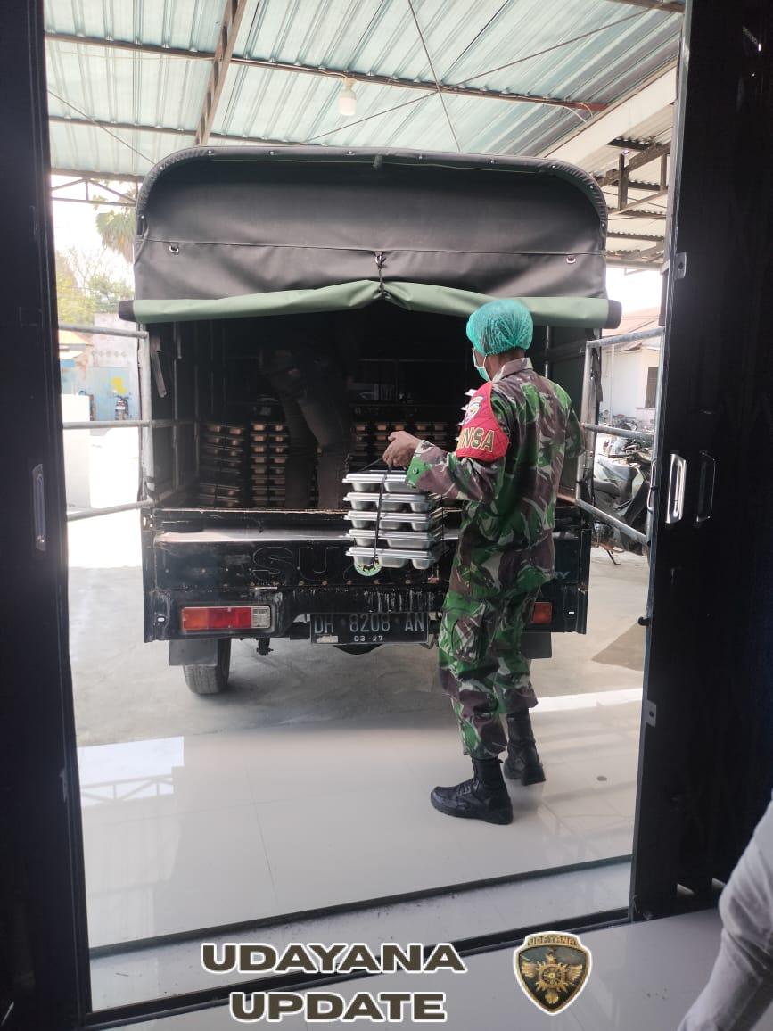 Babinsa Pantai Baru Dampingi Pemberian Makan Bergizi untuk 2.452 Siswa