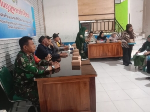 ‎TNI Hadir di Tengah Musdes, Jaga Kondusifitas dan Dukung Perencanaan Desa Aimual