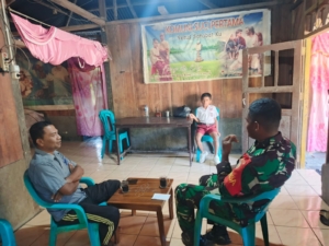 TNI Dekat dengan Rakyat: Babinsa Maurole Gelar Kegiatan Komsos di Detumbewa