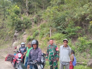 Babinsa Serda Antonius Wae Jalin Komunikasi dengan Masyarakat Desa Bokasape Timur
