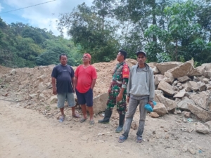 TNI AD Gelar Patroli dan Komsos di Desa Koanara, Warga Diminta Waspada Longsor Susulan