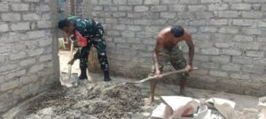Babinsa Kopda Imanuel Lobang Koordinasi dan Dampingi Pembangunan Rumah Warga Manulondo