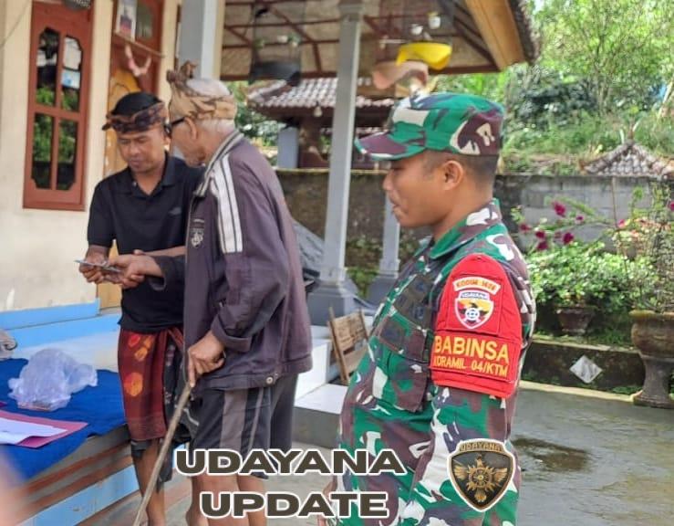 Babinsa Koramil 04/Kintamani Pastikan Penyaluran BLT DD di Desa Langgahan Berjalan Lancar