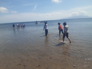 Babinsa Menghadiri Penyerahan Bantuan Pertamina untuk Nelayan Mutiara Indah di Tana Duen