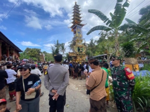 Pastikan Aman Dan Lancar, TNI Polri Dan Pecalang Bersatu Jaga Kelancaran Ngaben Massal