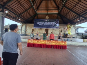 Kegiatan sosialisasi pengolahan sampah berbasis sumber dihadiri Babinsa Desa Wisme Kerta.