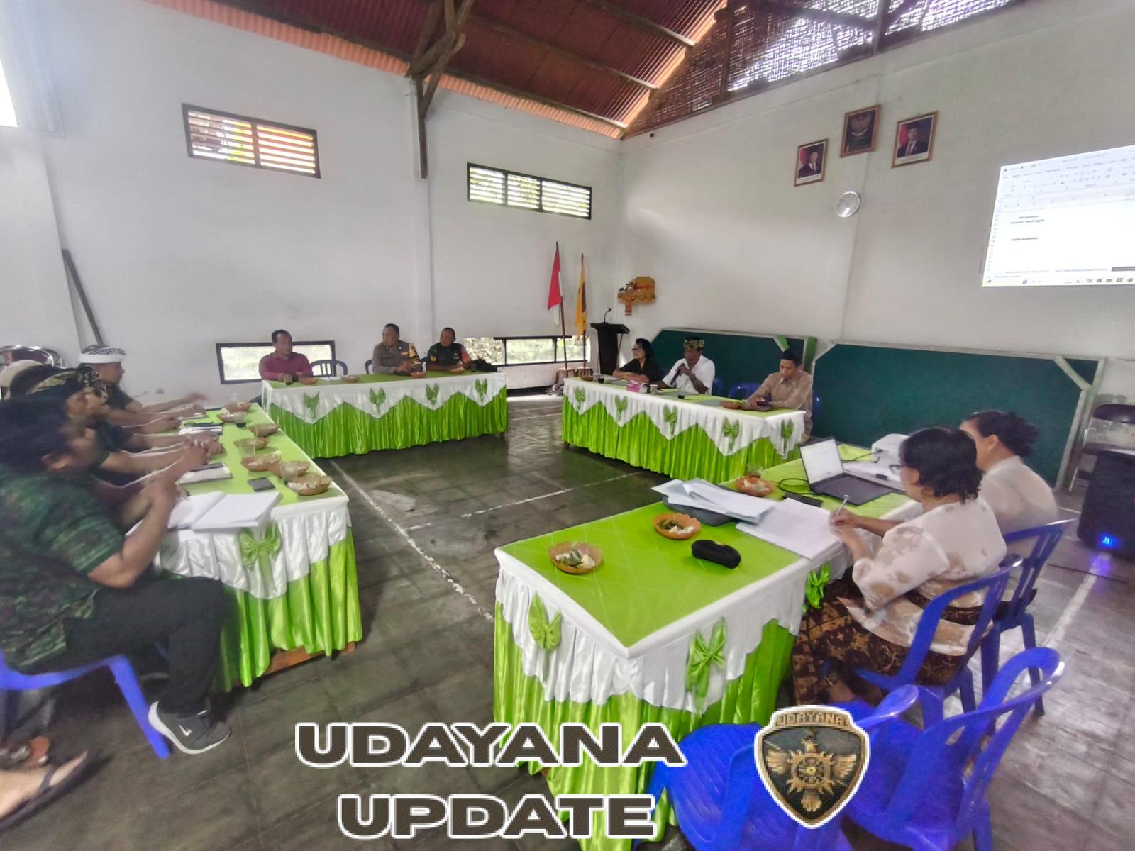 Babinsa Desa Tegalinggah hadiri rapat Musrenbangdes, komitmen dukung pembangunan untuk kemajuan Desa.