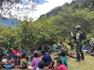 Satgas Yonif 743/PSY Hadir dengan Kasih, Masyarakat Talilime Sambut dengan Damai