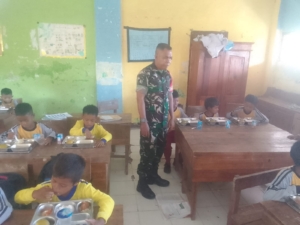 TNI Hadir di Tengah Rakyat, Babinsa Marada Pastikan Program Gizi Lancar