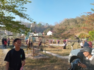 Babinsa dan Warga Kelurahan Sampir Gelar Aksi Bersih-Bersih Bersama Instansi Terkait