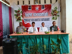 Sinergi TNI dan Pemerintah Daerah, Babinsa Koramil Maurole Ikut Koordinasi Pembangunan Desa