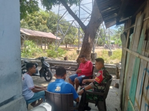 Babinsa Koramil 1602-04/Maurole Aktifkan Pengamanan Wilayah dan Komunikasi Sosial