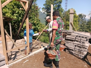 Babinsa Kodim 1602/Ende Tingkatkan Kemanunggalan dengan Warga Desa Ranga