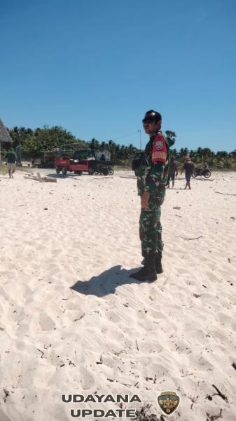 Babinsa Serda Demsi Taek Monitoring Bongkar Muat di Pelabuhan Rakyat Ndao Nuse