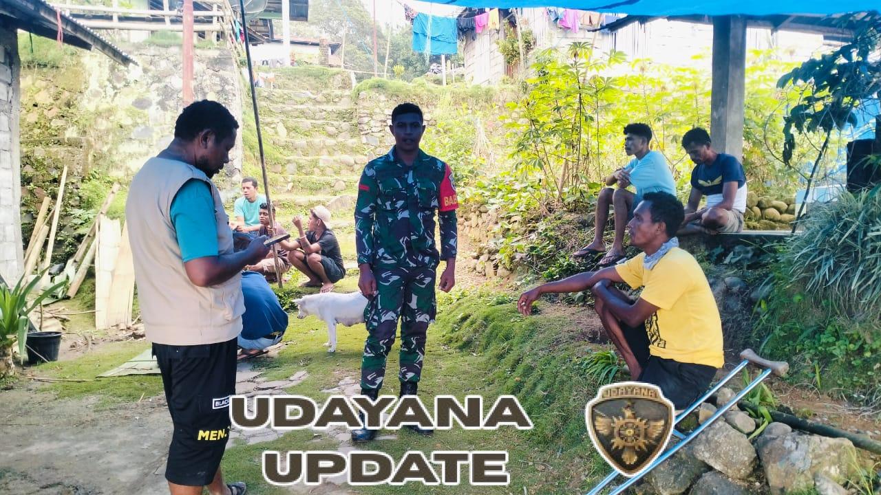 Babinsa Himbau Warga Jaga Kesehatan Saat Komsos di Desa Detuara