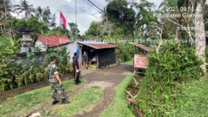 Babinsa Puhu Dampingi Vaksinasi dan Eliminasi Anjing Rabies