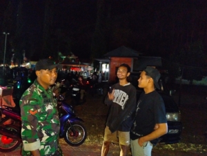 Babinsa Koptu Agus Dermawan Gelar Patroli Malam di Kecamatan Jereweh