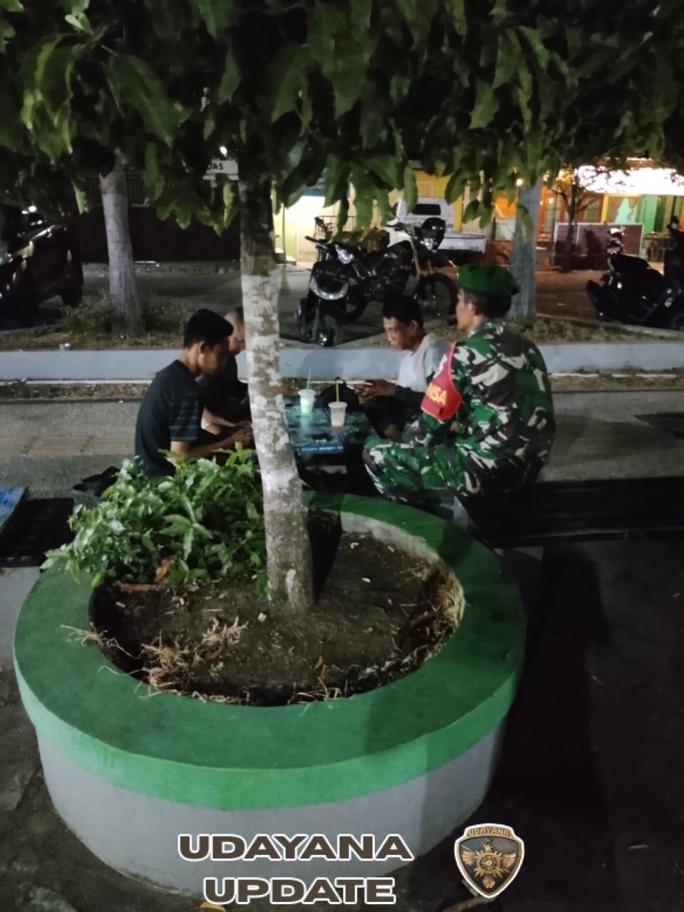 Babinsa Serda Mursaha Laksanakan Patroli Malam di Wilayah Taliwang