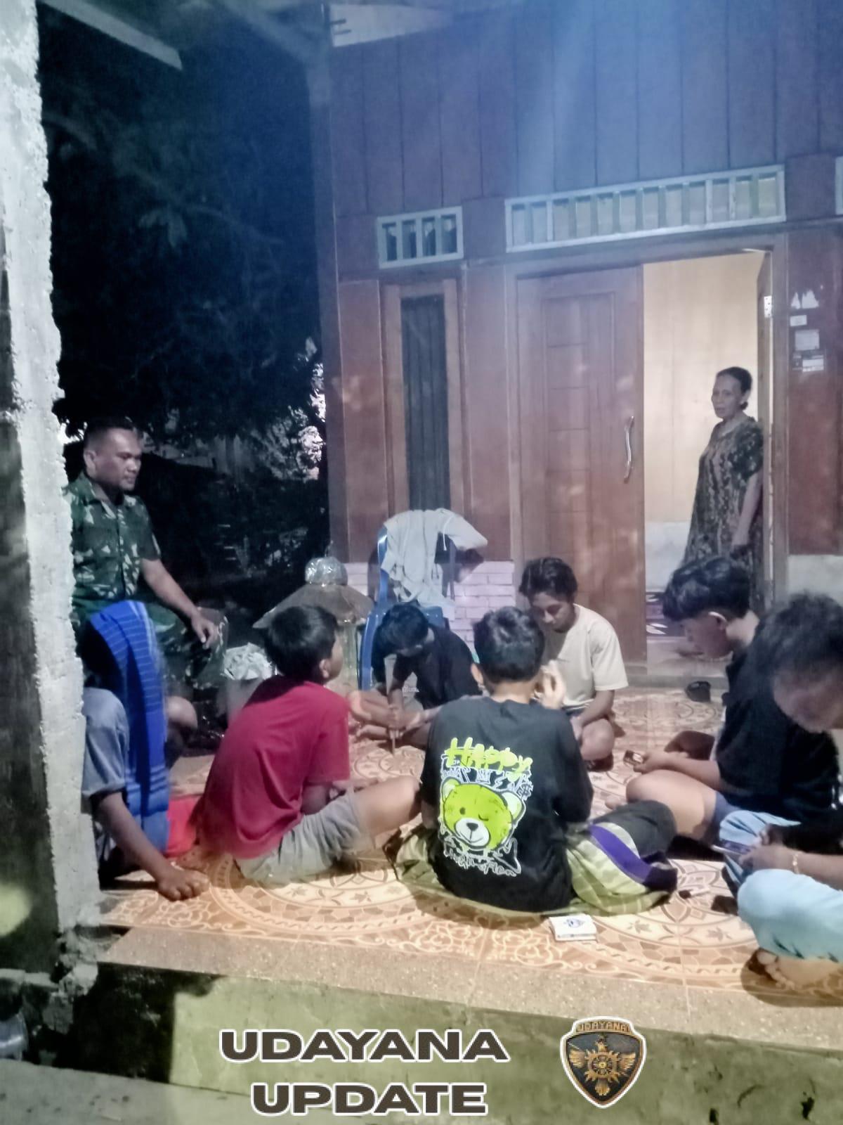Babinsa Serda Nurdin Gelar Patroli Malam di Kecamatan Poto Tano