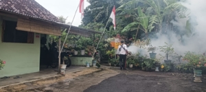 Sasar perkantoran Dan Perumahan, Dandim Klungkung Lakukan Fogging Antisipasi DBD
