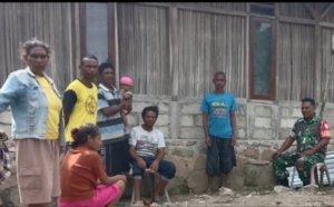 Tingkatkan Keamanan dan Kebersamaan, Babinsa Gelar Komsos di Wilayah Binaan