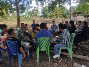Ciptakan Suasana Kondusif, Babinsa Koramil 1618-04/Bisel Sambangi Rumah Warga