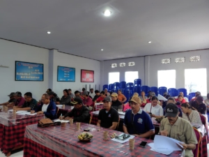 ​Musyawarah Perubahan RAB Kantor Desa Dapdap Putih Berjalan Lancar Berkat Kehadiran Babinsa