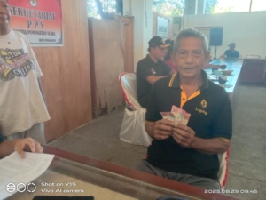 BLT Dana Desa Agustus 2025 Tersalurkan, Babinsa Dampingi Warga Penglatan