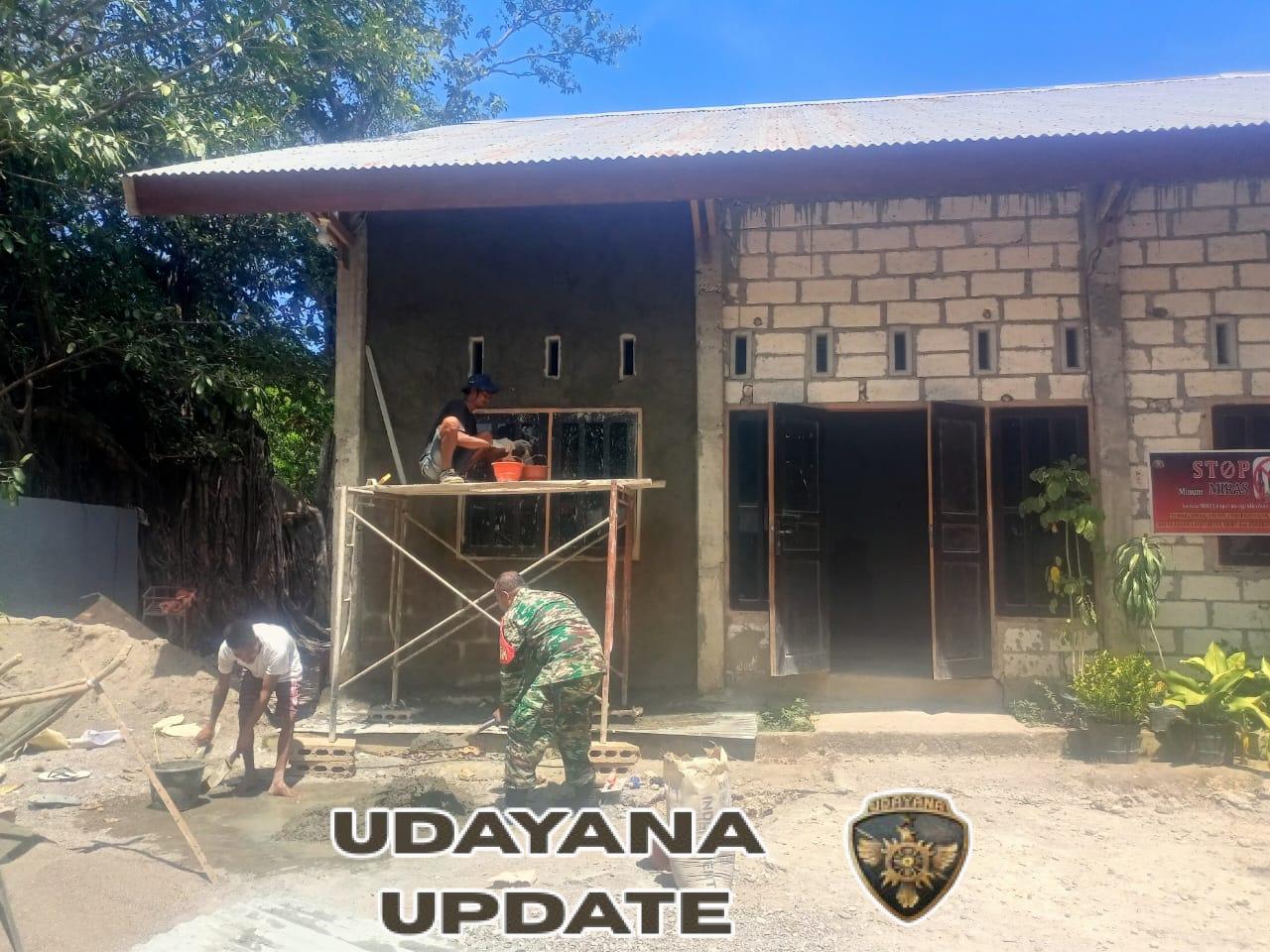 Bersama Membangun Desa, Babinsa Sertu Saaltial Terlibat Aktif Membantu Para Tukang