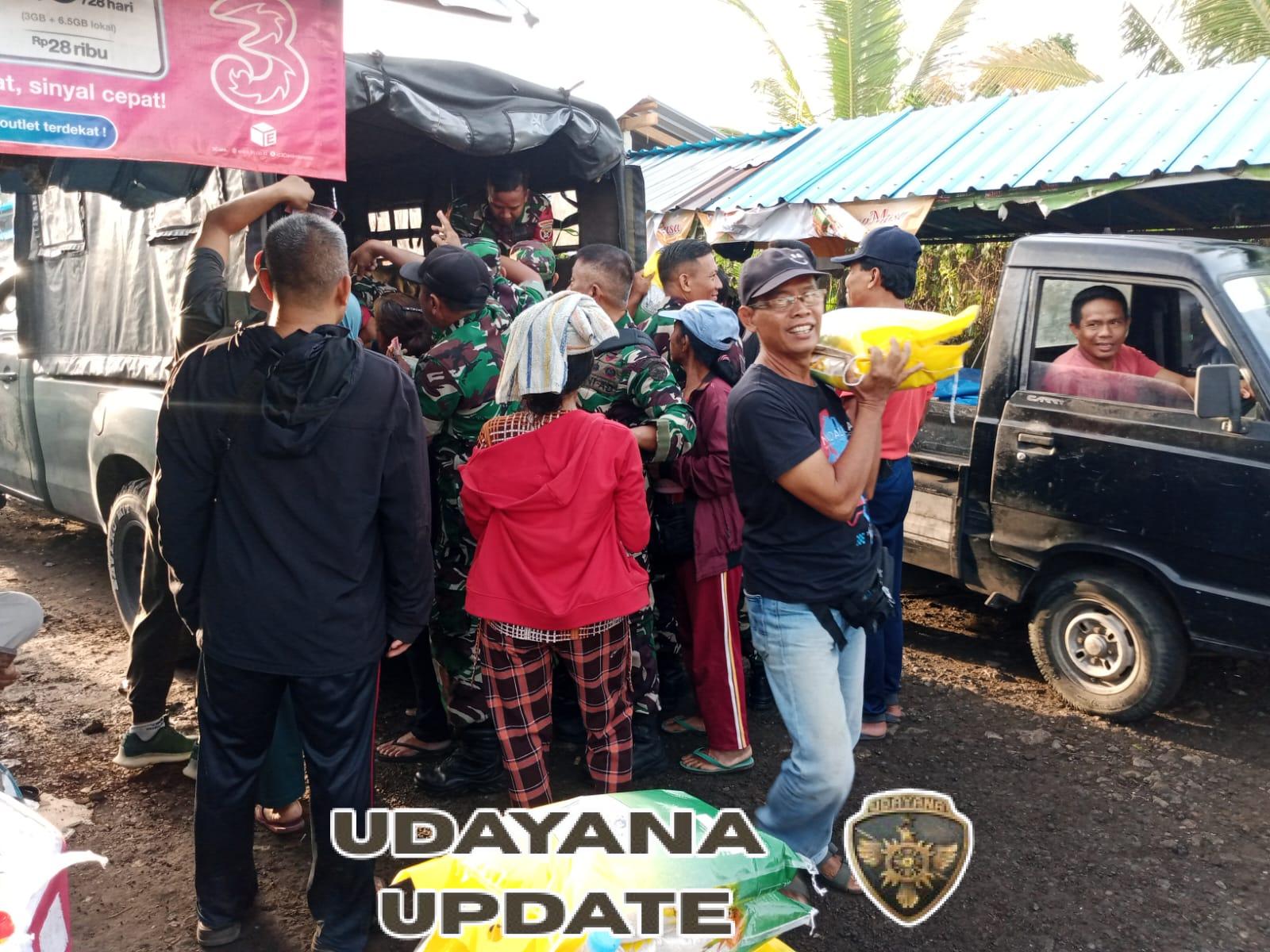 Danramil 1616-01/Gianyar Turun Langsung Dampingi Warga di Bazar Pangan Murah