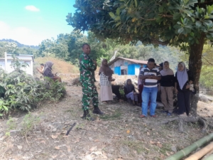 Tingkatkan Stabilitas Wilayah, Babinsa Gelar Komsos Bersama Warga Desa Tou