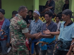 Dandim 1613/Sumba Barat Resmikan Rumah Warga di Desa Wanokaza