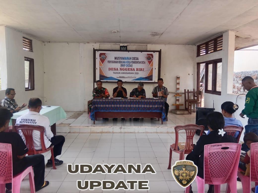 Babinsa Kodim 1602/Ende Aktif Dampingi Musyawarah Desa Nggesa Biri untuk Wujudkan Pembangunan Berkelanjutan