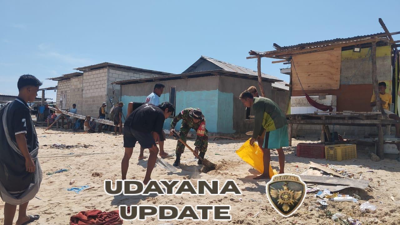 Jaga Lingkungan Pantai Tetap Bersih Babinsa Bersama Warga  Gotong Royong Bersihkan Sampah