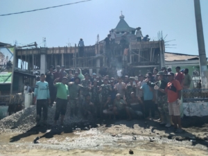 Gotong Royong Pengecoran Masjid Nurul Iman Buncu, Wujud Kebersamaan TNI dan Warga