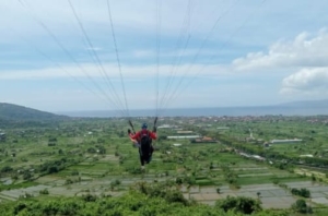 Dukung Perkembangan Olahraga, Letkol Sidik Pramono Hadiri Kompetisi Paralayang Porprov Bali