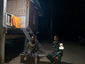 Babinsa Sekongkang Laksanakan Patroli Jaga Keamanan Wilayah