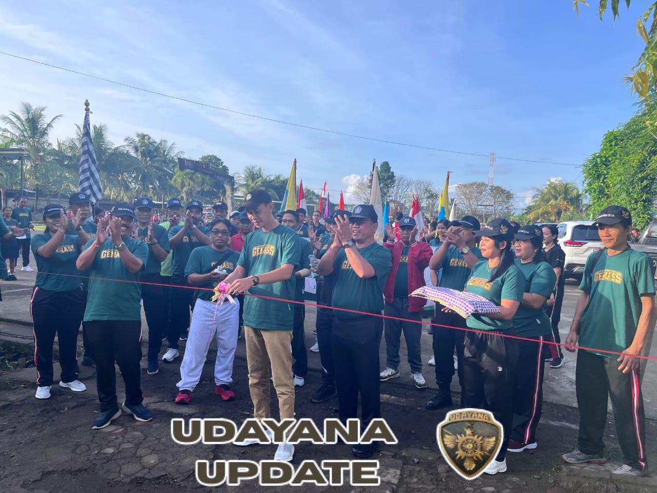 Meriah, Danramil Banjarangkan Sebut Ratusan Peserta Meriahkan Jalan Santai Hut SMP N 1 Banjarangkan ke-52