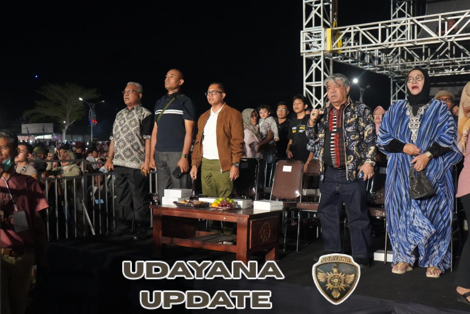 Bupati Sumbawa Barat dan Dandim 1628 Ajak Masyarakat Nyanyikan Indonesia Raya Sebelum Konser Samsons.